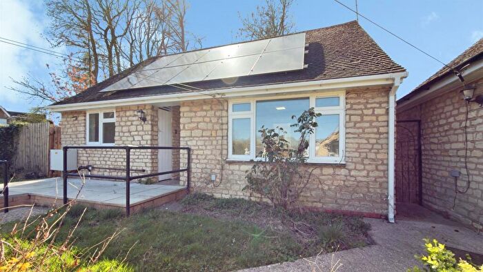 2 Bedroom Detached Bungalow For Sale In Mountford Rise, Lighthorne, Warwick, CV35