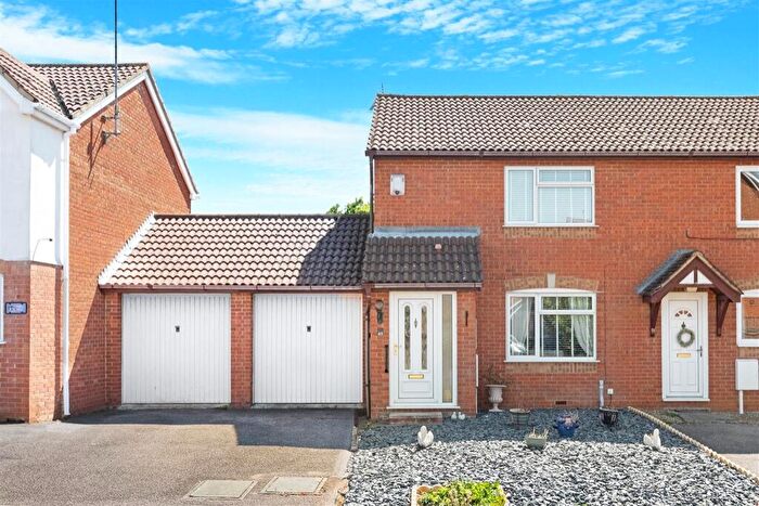 2 Bedroom Semi-Detached House For Sale In St. Vincents Avenue, Kettering, Northamptonshire, NN15