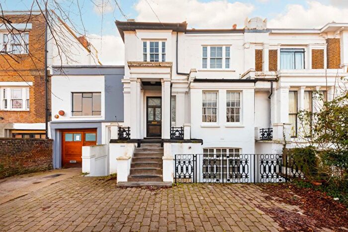 3 Bedroom Flat To Rent In Tollington Park, London, N4