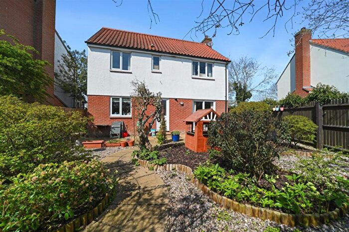 4 Bedroom Detached House For Sale In Collingwood Fields, East Bergholt, CO7