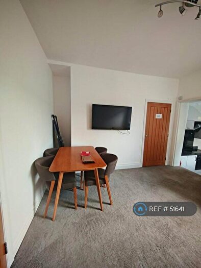 3 Bedroom Flat To Rent In Helmsley Road, Newcastle Upon Tyne, NE2