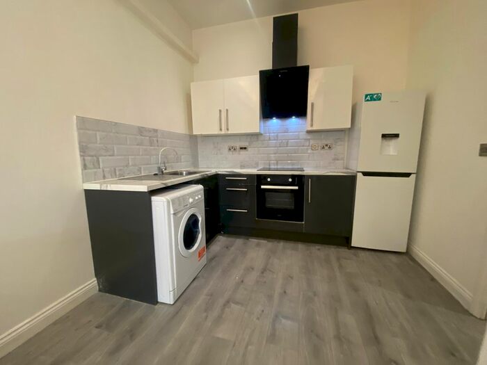 2 Bedroom Flat To Rent In Waterloo Street, St Helens, WA10