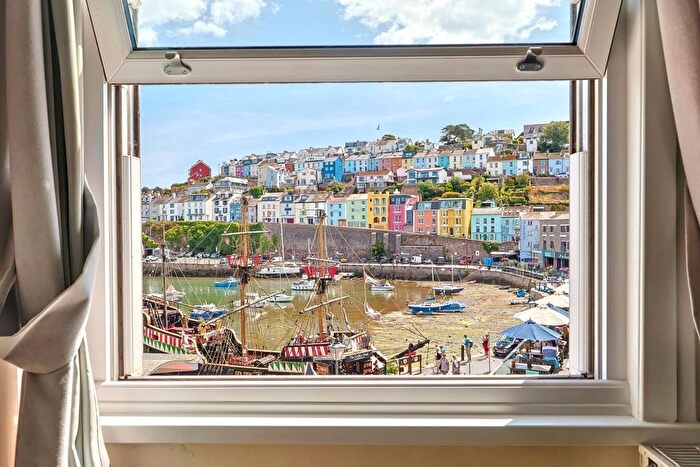 2 Bedroom Flat For Sale In The Quay, Brixham, TQ5
