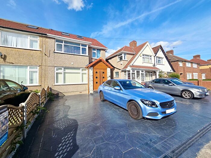 6 Bedroom Semi-detached House For Sale In Wentworth Crescent, Hayes, UB3