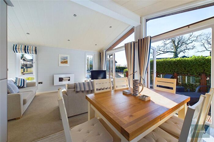 3 Bedroom Bungalow For Sale In The Thatches, Devon, PL21
