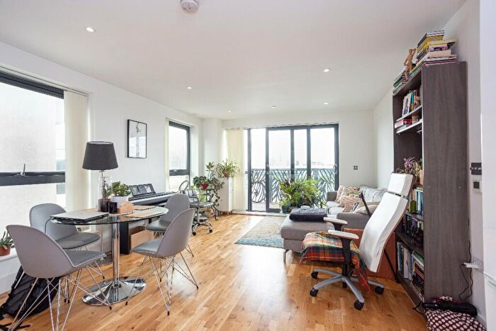 2 Bedroom Flat To Rent In Leven Road, London, E14