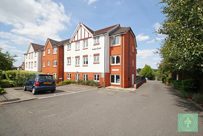 2 Bedroom Flat For Sale In Austen Court, Winchmore Hill Road, Winchmore Hill, London, N21