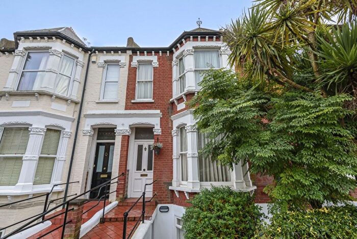 4 Bedroom Flat To Rent In Woodside, Wimbledon, London, SW19