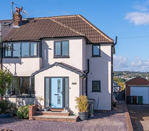4 Bedroom Semi-detached House For Sale In Carr Hill Drive, Calverley, Pudsey, West Yorkshire, LS28