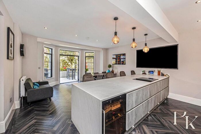 3 Bedroom Maisonette To Rent In Compton Avenue, Brighton, BN1
