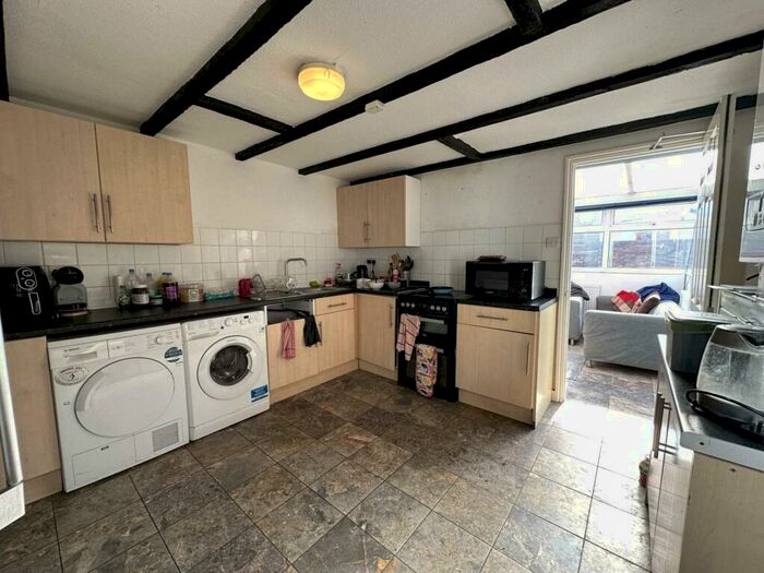 6 Bedroom Terraced House To Rent In Addington Road, Reading, RG1