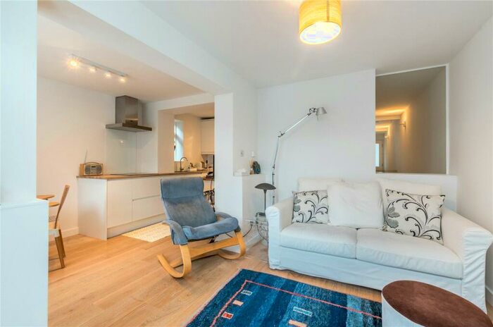 1 Bedroom Flat To Rent In Crystal Palace Road, East Dulwich, London, SE22