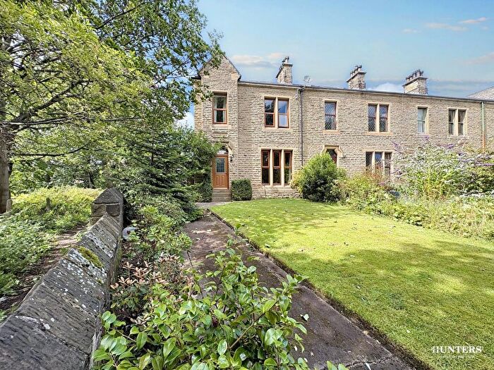 4 Bedroom End Terrace House For Sale In Island View, Dewsbury, WF12