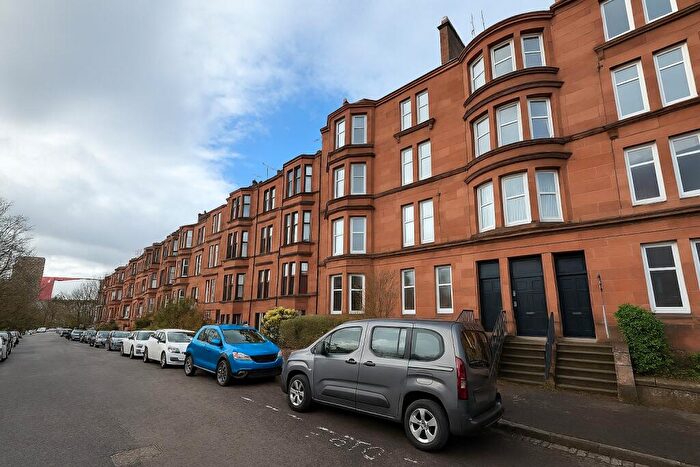 3 Bedroom Apartment To Rent In Thornwood Drive, Thornwood, G11