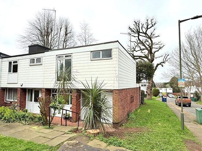 3 Bedroom End Of Terrace House For Sale In Green Bank, London, N12