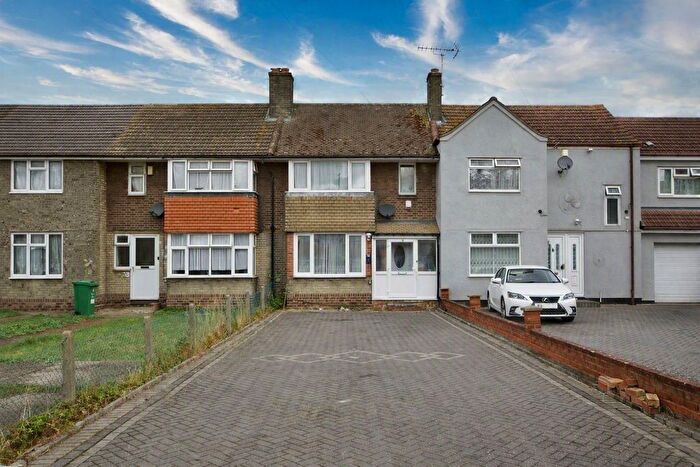 3 Bedroom Terraced House For Sale In Levine Gardens, Barking, IG11