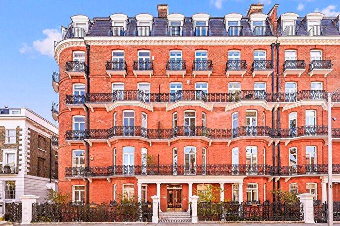 2 Bedroom Flat To Rent In Drayton Gardens, London, SW10
