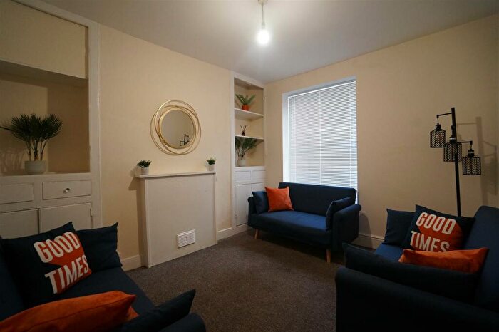 6 Bedroom House To Rent In Fron Dirion, Bangor, LL57