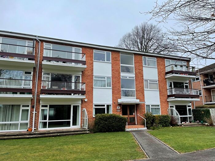 2 Bedroom Flat To Rent In Priory Dene, Bournemouth, BH1