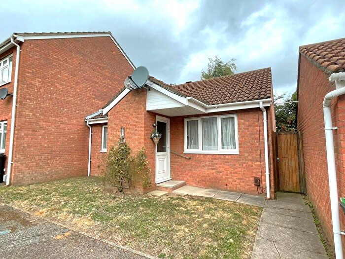 2 Bedroom Bungalow To Rent In Alburgh Close, Bedford, MK42