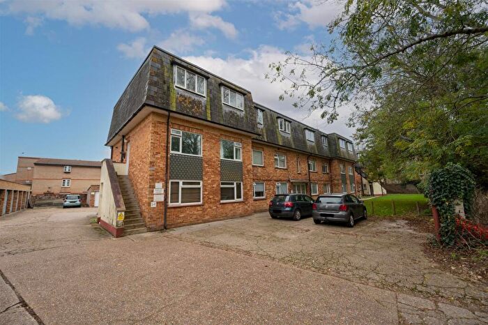 2 Bedroom Flat To Rent In Rapley Court, Stamford Avenue, Hayling Island, PO11