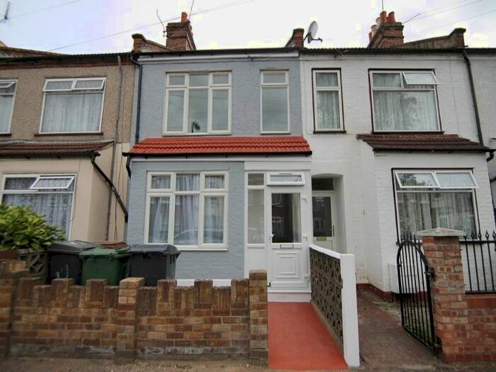 4 Bedroom Detached House To Rent In Spencer Road, London, E17