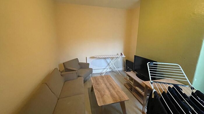 4 Bedroom End Of Terrace House To Rent In Laindon Road, Manchester, M14