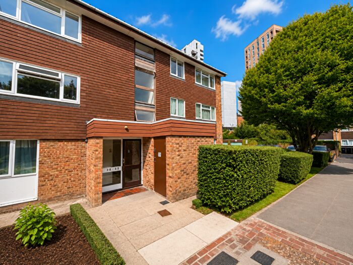 2 Bedroom Flat To Rent In Garrick Crescent, Croydon, CR0