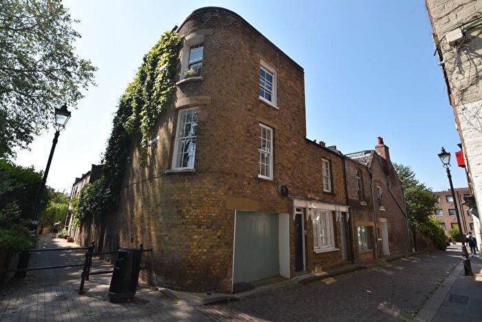 1 Bedroom Flat To Rent In Little Green Street, Dartmouth Park, London, NW5