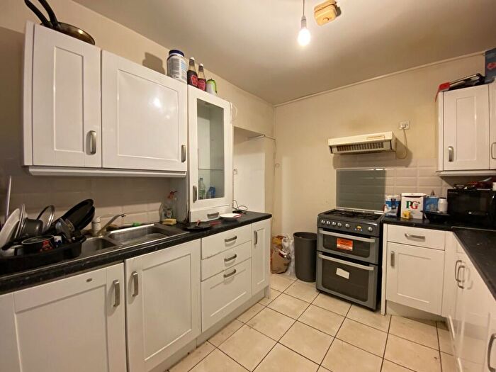 5 Bedroom Semi-Detached House To Rent In Broadlands Road, SO17