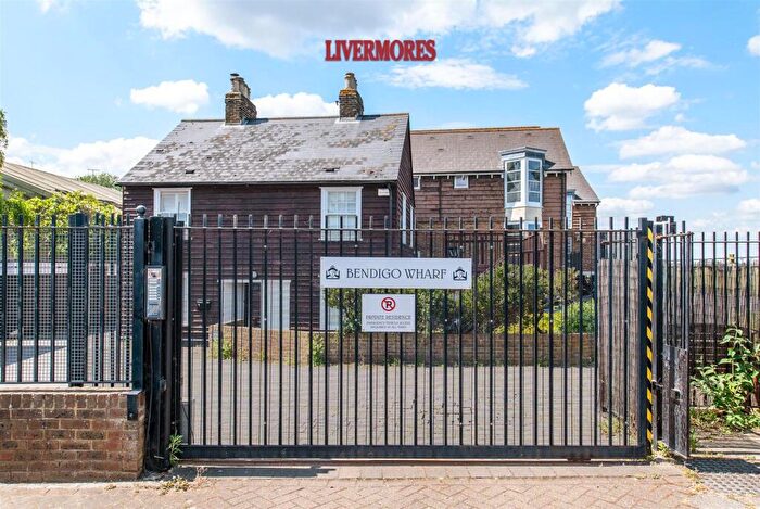 3 Bedroom Mews To Rent In Pier Road, Greenhithe, DA9