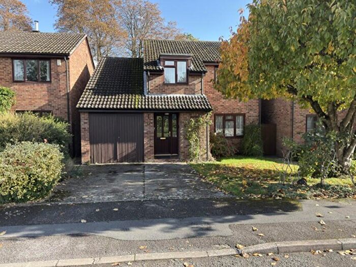 4 Bedroom Detached House For Sale In Willowside, Woodley, Reading, Berkshire, RG5