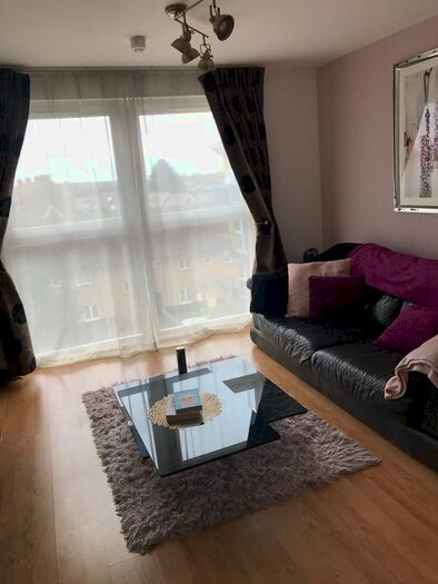 1 Bedroom Flat To Rent In Royal Crescent, Ilford, IG2