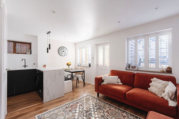 1 Bedroom End Terrace House For Sale In Warley Mount, Brentwood, CM14