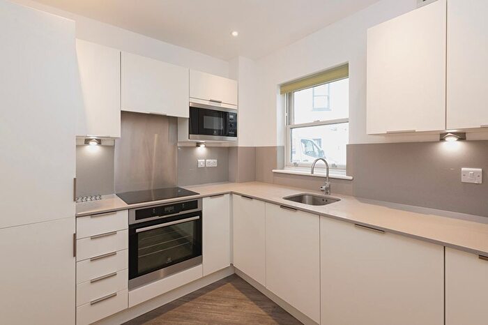 2 Bedroom Flat To Rent In Saint James's Parade, Bath, BA1