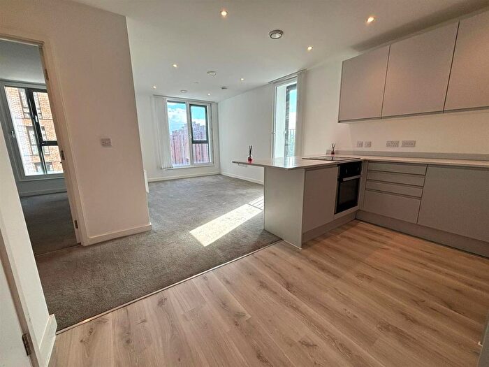 2 Bedroom Flat To Rent In Wharf End, Trafford Park, M17