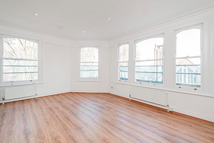 3 Bedroom Apartment To Rent In Highbury Park, Highbury, London, N5