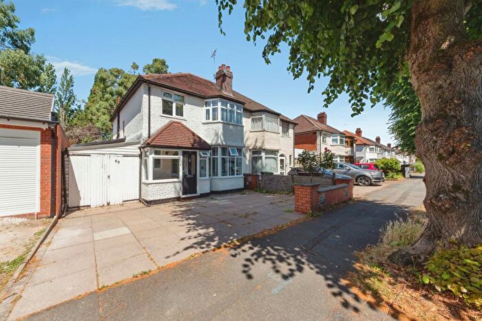 3 Bedroom Semi-Detached House For Sale In Stanway Road, Shirley, Solihull, B90