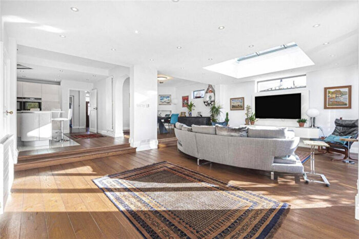 6 Bedroom Detached House For Sale In Uphill Road, London, NW7