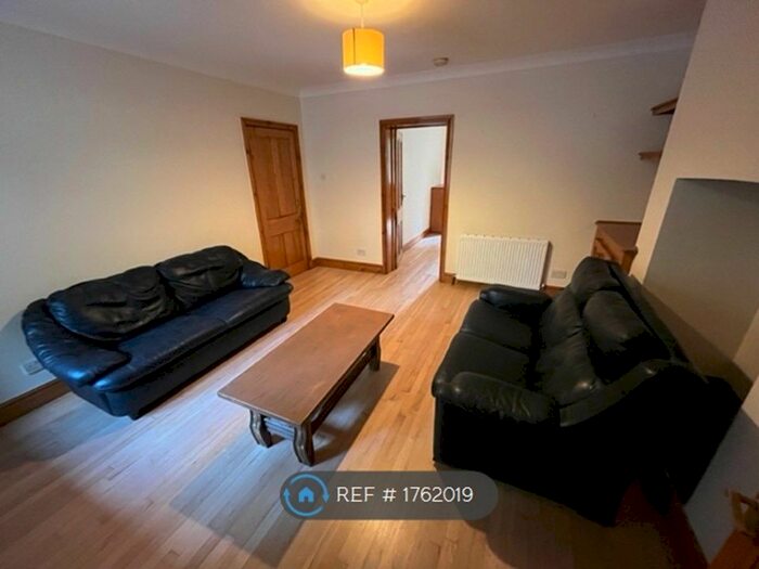 3 Bedroom Flat To Rent In Lewisham Way, London, SE4