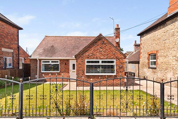 2 Bedroom Bungalow For Sale In Station Road, Hibaldstow, DN20