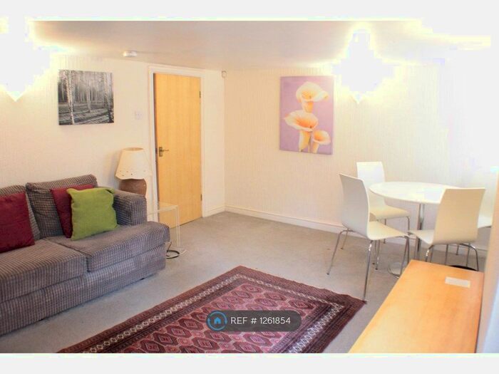 2 Bedroom Flat To Rent In Harrogate Road, Leeds LS17