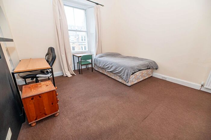 2 Bedroom Flat To Rent In Dalkeith Road, Edinburgh, EH16