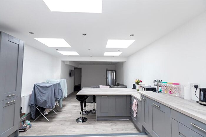 5 Bedroom House To Rent In Harborne Lane, Selly Oak, Birmingham, West Midlands, B29