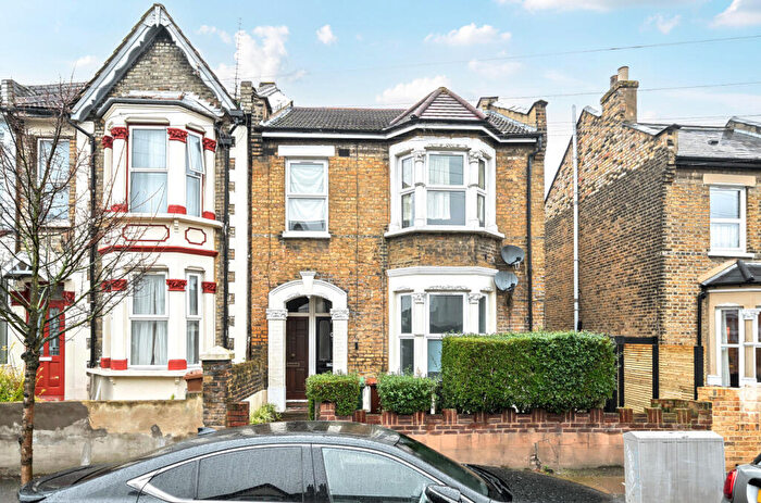 2 Bedroom Apartment For Sale In Frith Road, London, E11