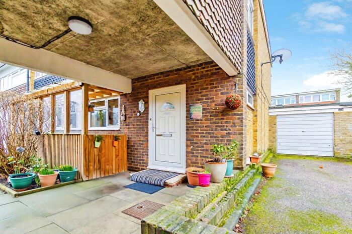 5 Bedroom Semi Detached House For Sale In Bracewood Gardens, Croydon, CR0