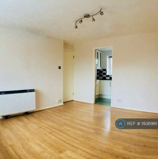 2 Bedroom Flat To Rent In Longlands Court, Mitcham, CR4