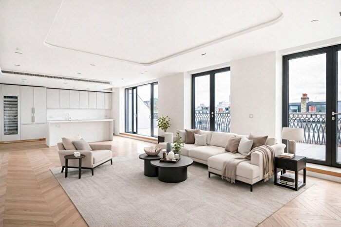 3 Bedroom Flat For Sale In Aybrook Street, London, W1U