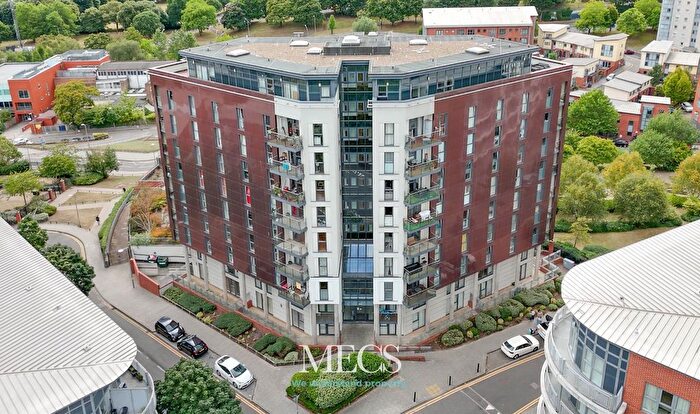 2 Bedroom Flat To Rent In Mason Way, Birmingham, West Midlands, B15