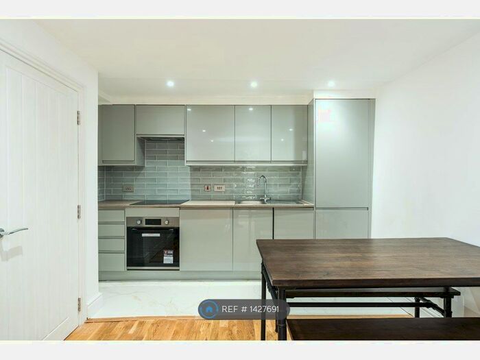 3 Bedroom Flat To Rent In Torriano Avenue, London, NW5